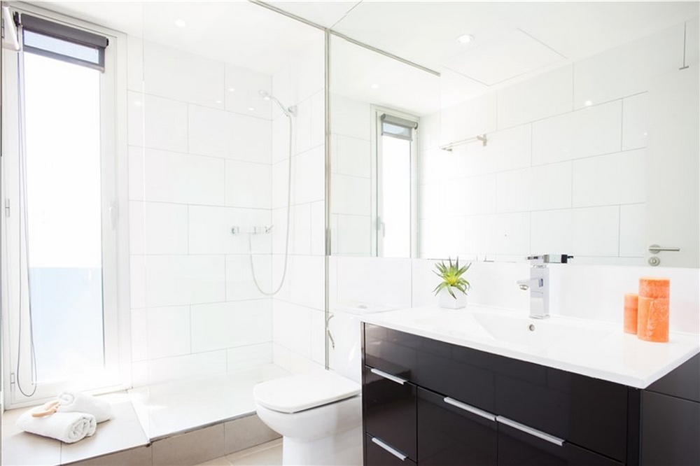 How to Brighten Your Bathroom This Spring
