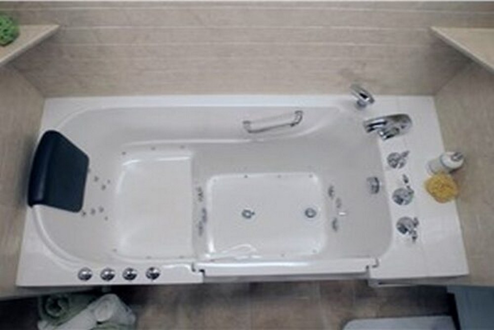 How Walk-In Tubs Improve Safety and Comfort for Aging Homeowners